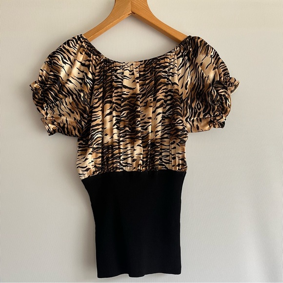 Le chateau, high waist animal print w/belt, satin like top, size XS - Picture 2 of 3